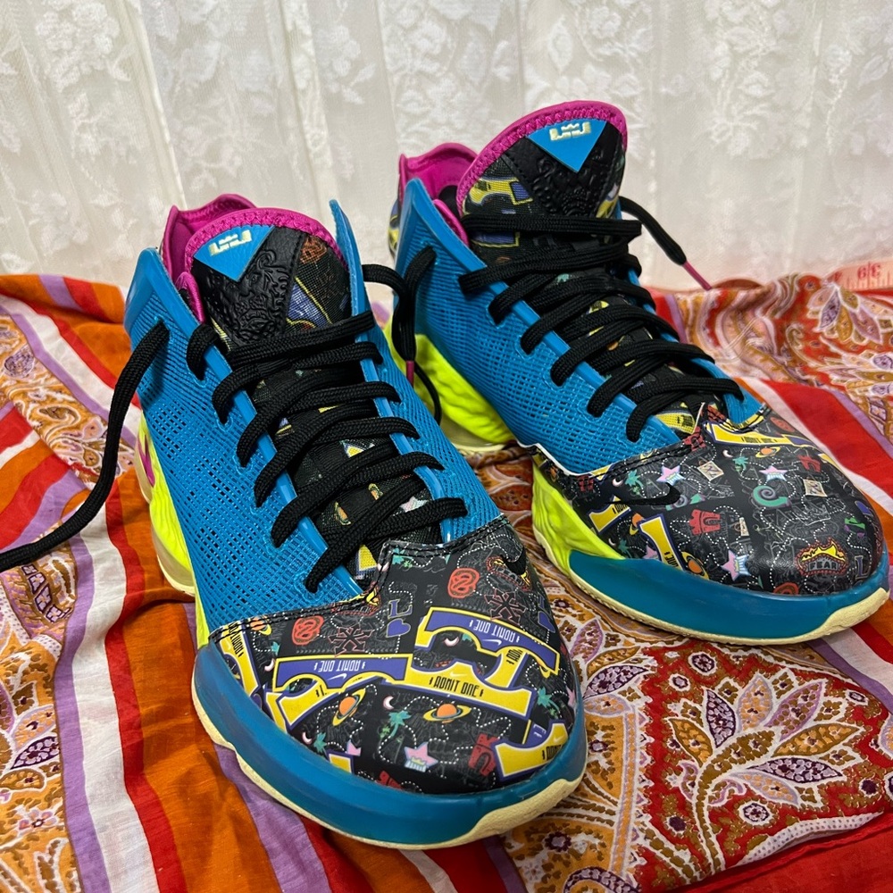 “Nike” ReAct Red, Yellow, Pink, Black, & Blues, Throughout US (11) Pre-Owned